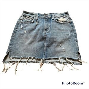 Host pick 💕🤩 Revolve Lovers + Friends denim distressed jean skirt